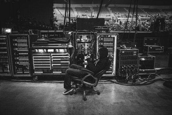 Comment améliorer la gestion de la relation client dans le secteur de l'industrie musicale ?